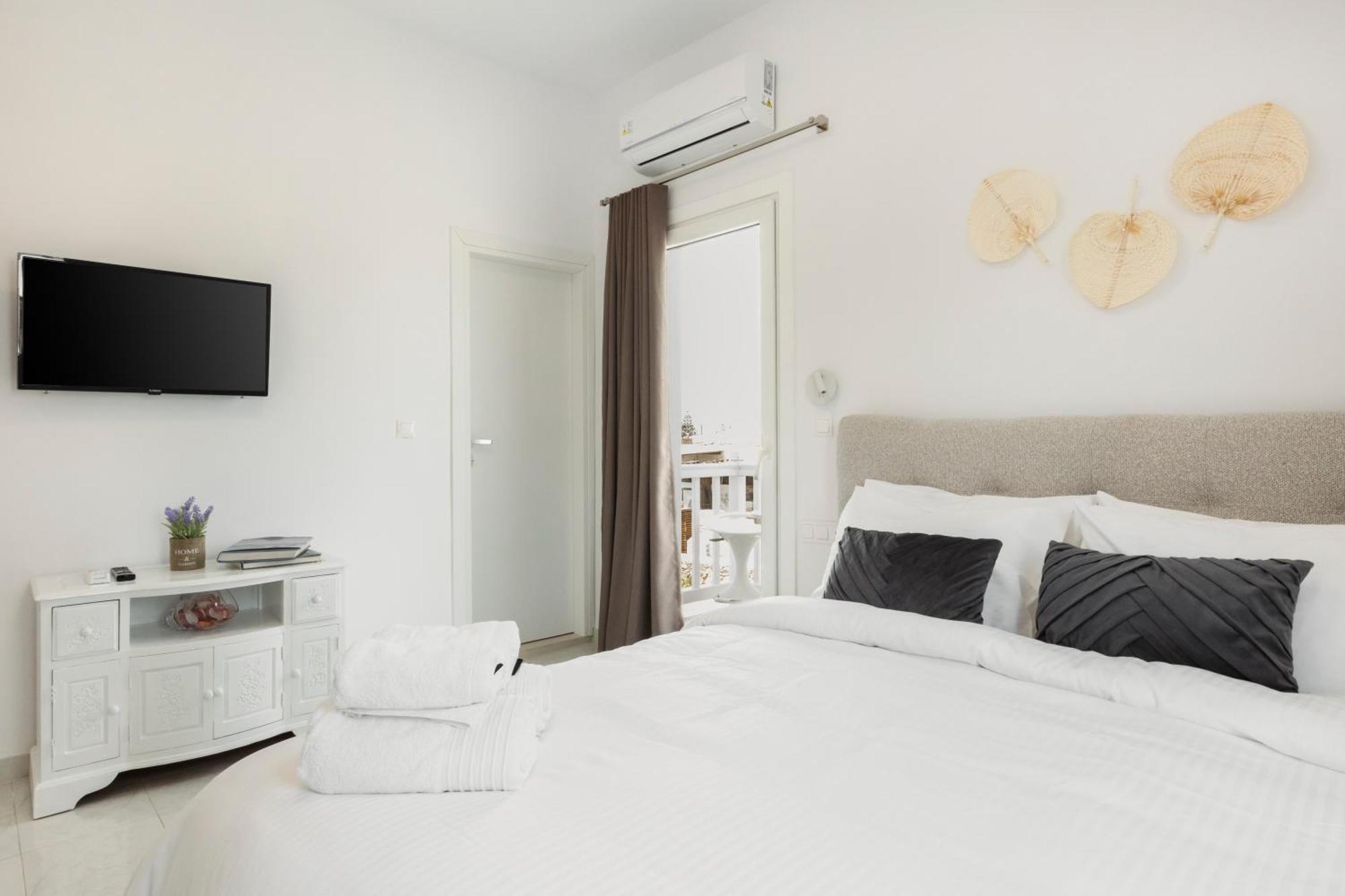 Mykonos Eight