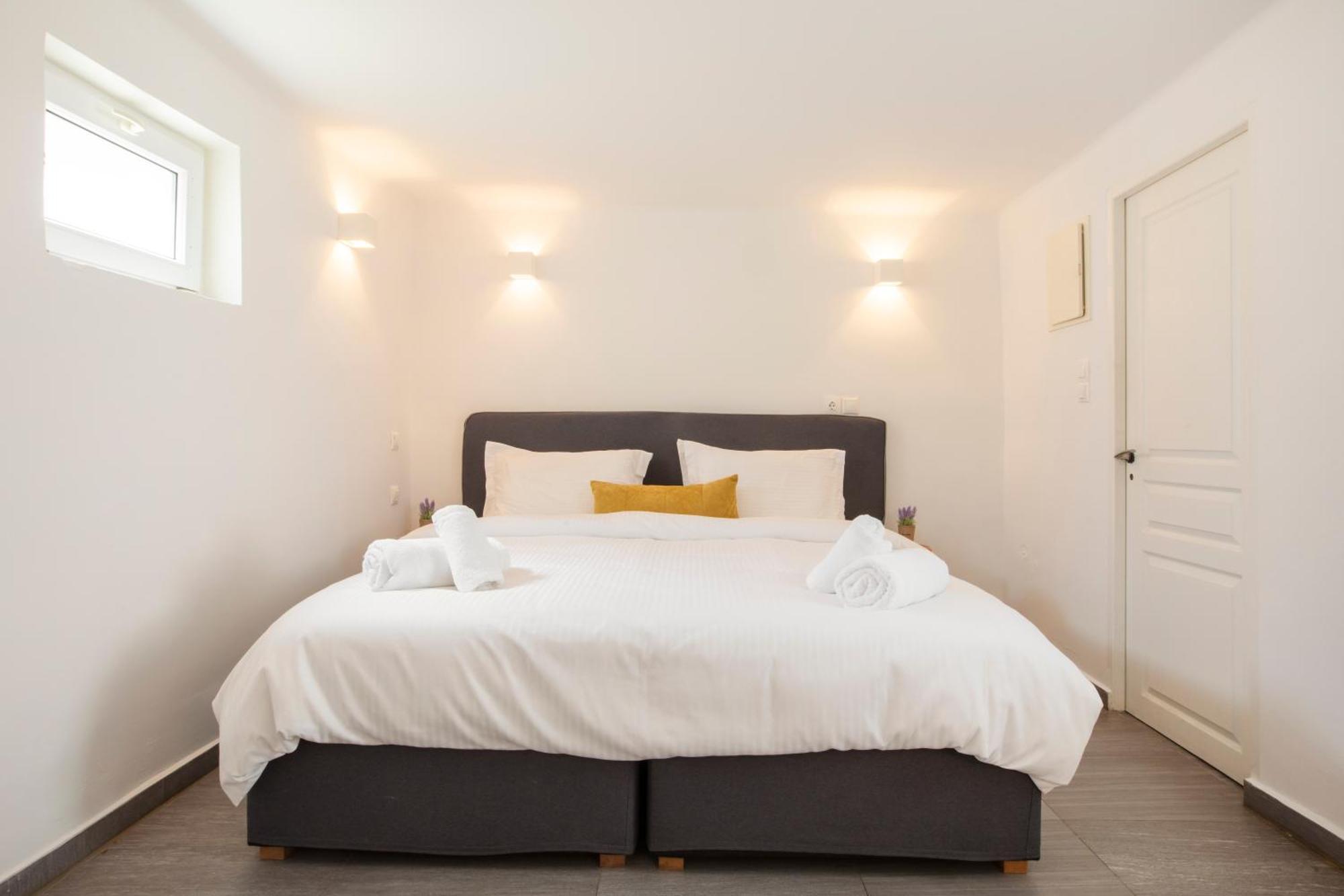 Mykonos Eight
